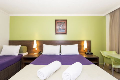 Hedland Hotel - Accommodation Whitsundays 2