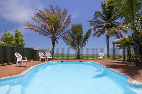 Hedland Hotel - Accommodation Whitsundays 1