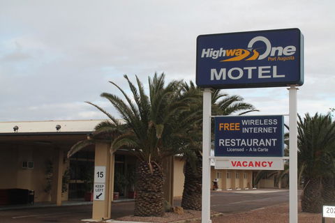 Highway One Motel - Accommodation Whitsundays 3