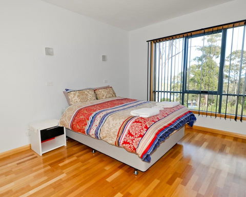 Hill Top Retreat Self Contained Accomodation - Accommodation Whitsundays 3