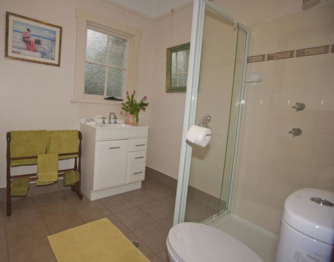 Hillside Cottage - Accommodation Whitsundays 2
