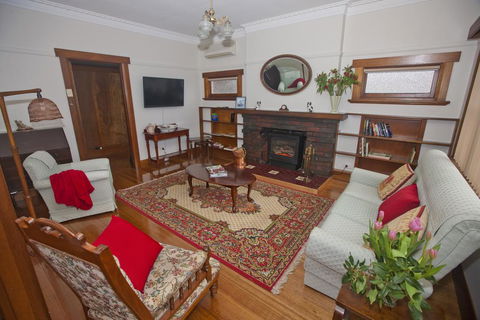 Hillside Cottage - Accommodation Whitsundays 1