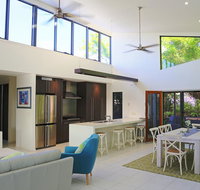 Hilltop Views - Cannonvale - Accommodation Whitsundays