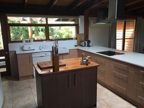 Hinterland Hideaway - Accommodation Whitsundays 2
