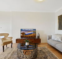 HomeHotel-Ultra Convenient Luxury Apartment close to Train Shops CBD - Accommodation Whitsundays