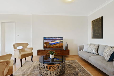 HomeHotel-Ultra Convenient Luxury Apartment Close To Train, Shops, CBD - Accommodation Whitsundays 0