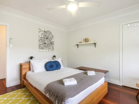 Homely Pembroke On The Park Cottage - Accommodation Whitsundays 3