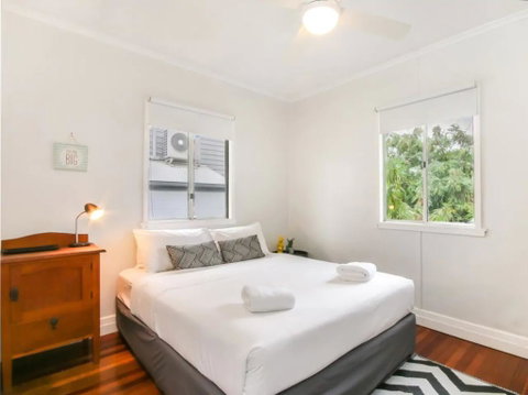 Homely Pembroke On The Park Cottage - Accommodation Whitsundays 2