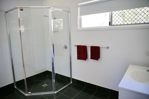Honeybee - Country Accommodation - Accommodation Whitsundays 3