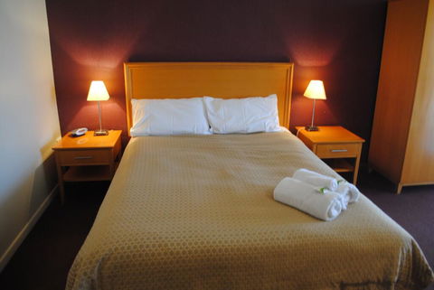 Horse & Jockey Hotel Motel - Accommodation Whitsundays 1