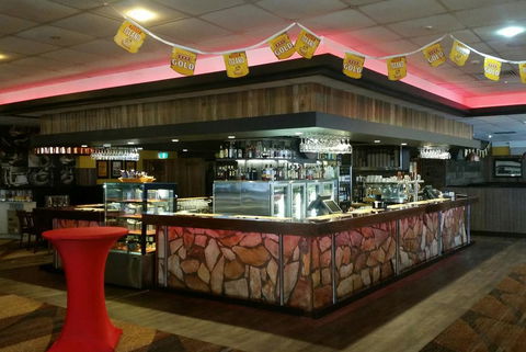 Isa Hotel - Accommodation Whitsundays 3