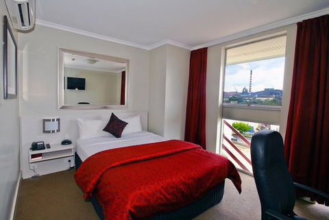 Isa Hotel - Accommodation Whitsundays 1