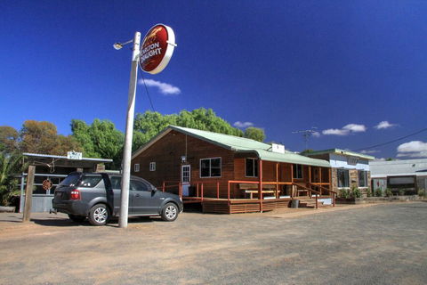 Ivanhoe Hotel Motel - Accommodation Whitsundays 0