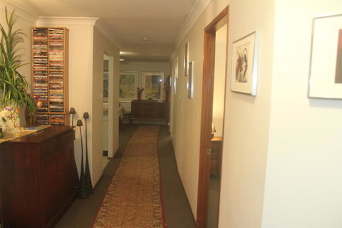 JOHN HUNTER B&B - Accommodation Whitsundays 0