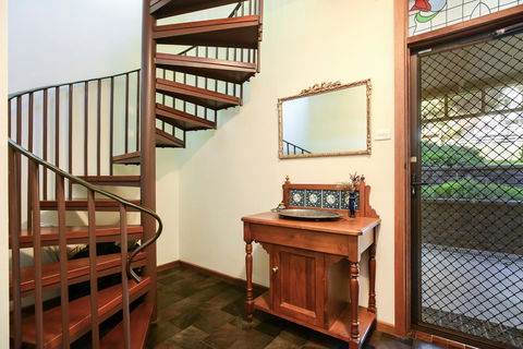 Kestrel Lodge Port Willunga - Accommodation Whitsundays 1