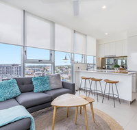 KOZYGURU NEWSTEAD DESIGNER 2 BED APT FREE PARKING POOL  GYM QNE088 - Accommodation Whitsundays