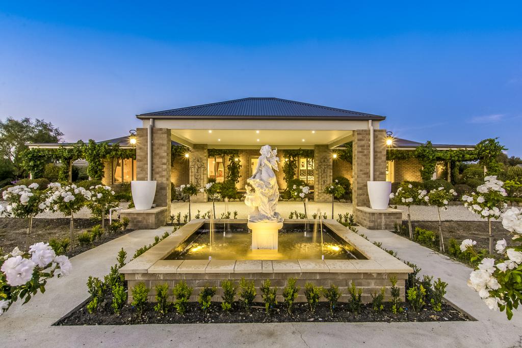 Batesford ACT Accommodation Whitsundays