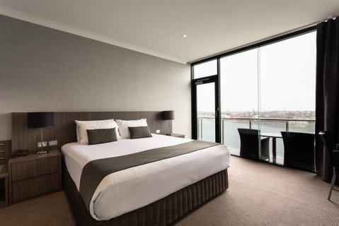 Lakes Hotel - Accommodation Whitsundays 2