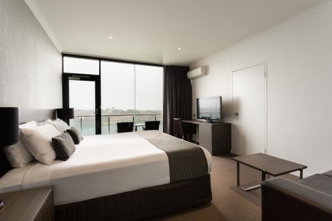Lakes Hotel - Accommodation Whitsundays 3