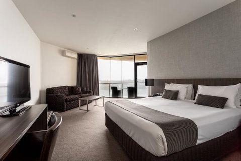 Lakes Hotel - Accommodation Whitsundays 1
