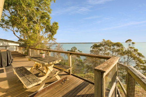 Lakescapes Cottage - 180 Degree Panoramic Views - Accommodation Whitsundays 1