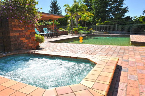 Langbrook Cottages - Accommodation Whitsundays 0