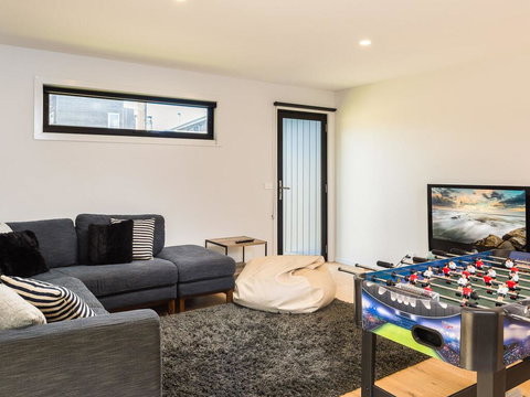 Lantana - Accommodation Whitsundays 2