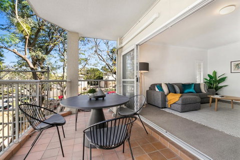 Large And Airy Unit In Quiet Riverside Suburb - Accommodation Whitsundays 1