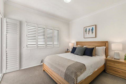 Large And Airy Unit In Quiet Riverside Suburb - Accommodation Whitsundays 3