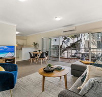Large and Airy Unit in Quiet Riverside Suburb - Accommodation Whitsundays