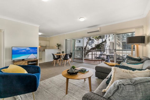Large And Airy Unit In Quiet Riverside Suburb - Accommodation Whitsundays 0