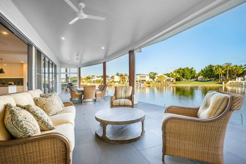 Lavish & Luxurious, Noosa Waters - Accommodation Whitsundays 0