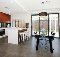 Lewis Street Apartments by Kirsten Serviced Accommodation - Accommodation Whitsundays