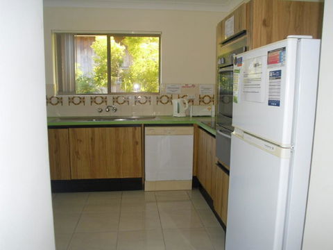 Light, Airy 1st Floor Unit - Marbrin Close, Bellara - Accommodation Whitsundays 1
