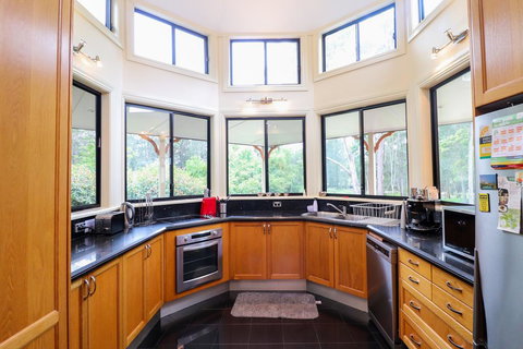 Lumeah House - Accommodation Whitsundays 2