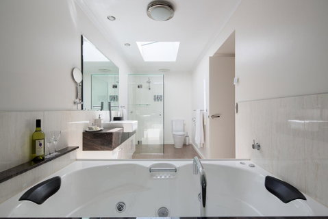 Luna Blu - Luxury B&B - Accommodation Whitsundays 2
