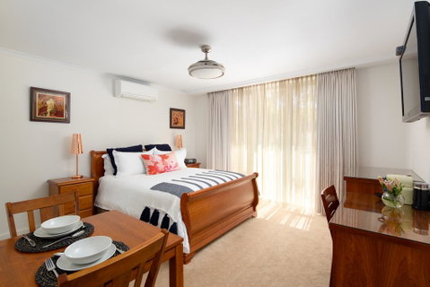 Luna Blu - Luxury B&B - Accommodation Whitsundays 0