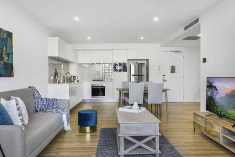 Luxe Beach Holiday Unit With Parking, Pool And Gym - Accommodation Whitsundays 0