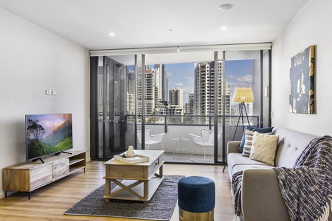 Luxe Beach Holiday Unit With Parking, Pool And Gym - Accommodation Whitsundays 1