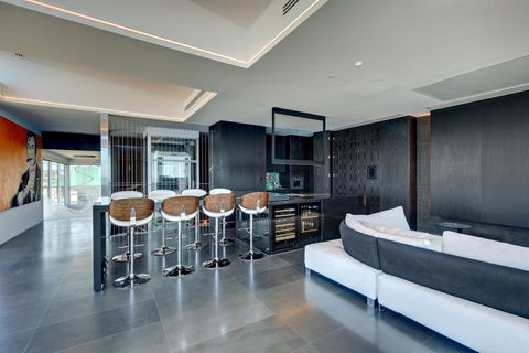 Luxe Haus - Accommodation Whitsundays 0