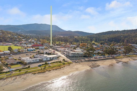 Luxurious Apartment, A Stones Throw From The Beach - Accommodation Whitsundays 0