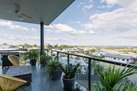 Luxury & Location - Sea Views With Modern Class ! - Accommodation Whitsundays 3