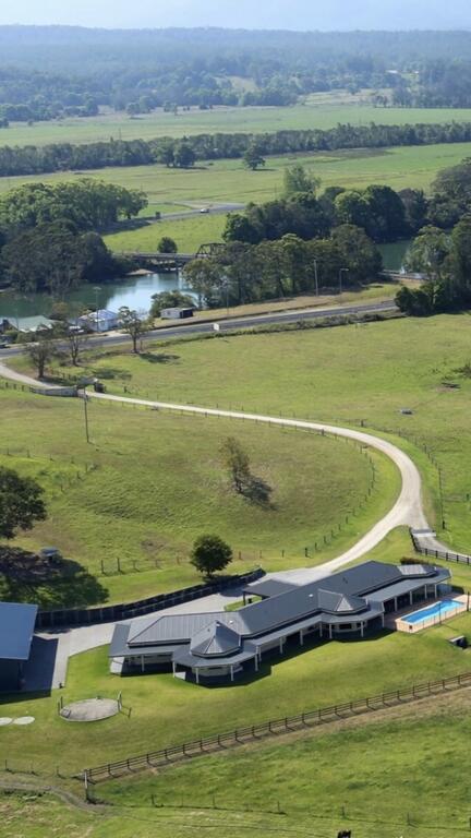 Luxury 4 Bedroom Apartment - Accommodation Whitsundays 1