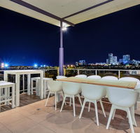Luxury Darwin City Lights Jacuzzi Central Location Large House New Furnishings - Accommodation Whitsundays