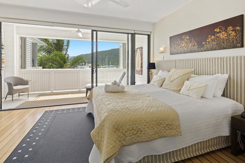 Luxury Marina View Apartment - Accommodation Whitsundays 1