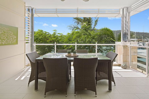 Luxury Marina View Apartment - Accommodation Whitsundays 2