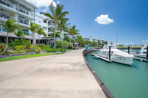 Luxury Marina View Apartment - Accommodation Whitsundays 0