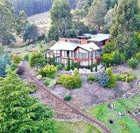 MAGICAL MOUNTAIN RETREAT - 20 mins to CBD and only 10 to MONA - Accommodation Whitsundays