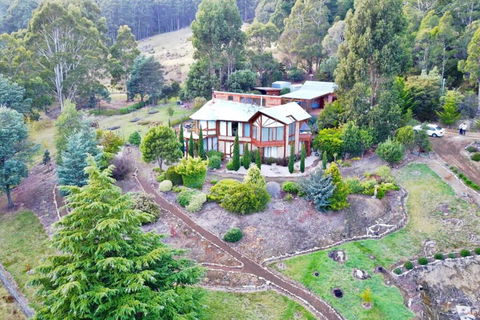 MAGICAL MOUNTAIN RETREAT - 20 Mins To CBD And Only 10 To MONA! - Accommodation Whitsundays 0