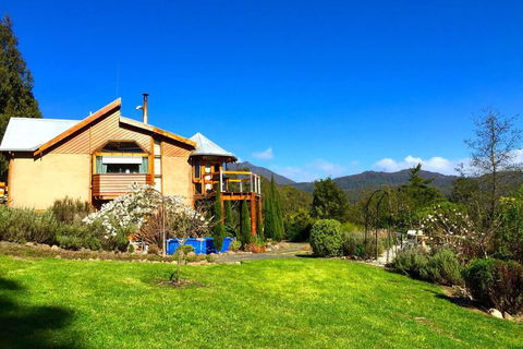 MAGICAL MOUNTAIN RETREAT - 20 Mins To CBD And Only 10 To MONA! - Accommodation Whitsundays 2